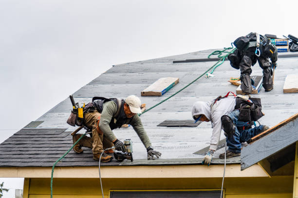Professional Gutter Installation technician working in Streamwood, IL
